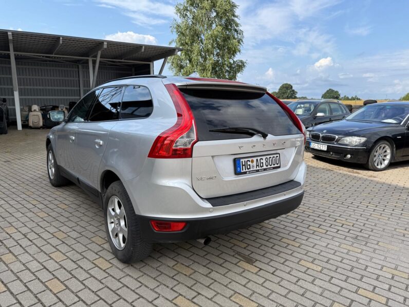 
								VOLVO XC60 pilns									