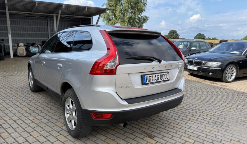 
								VOLVO XC60 pilns									