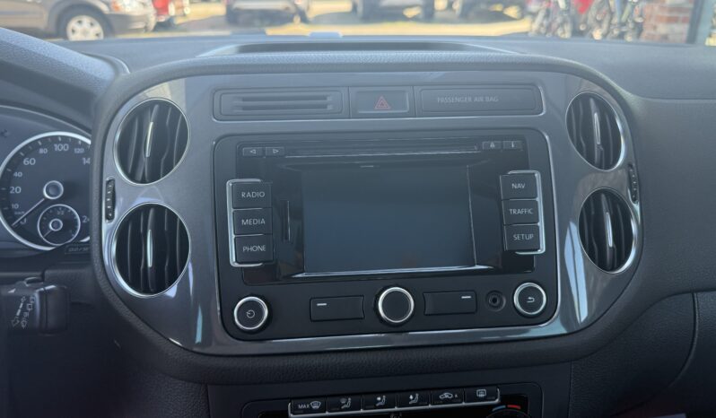
								VW TIGUAN pilns									
