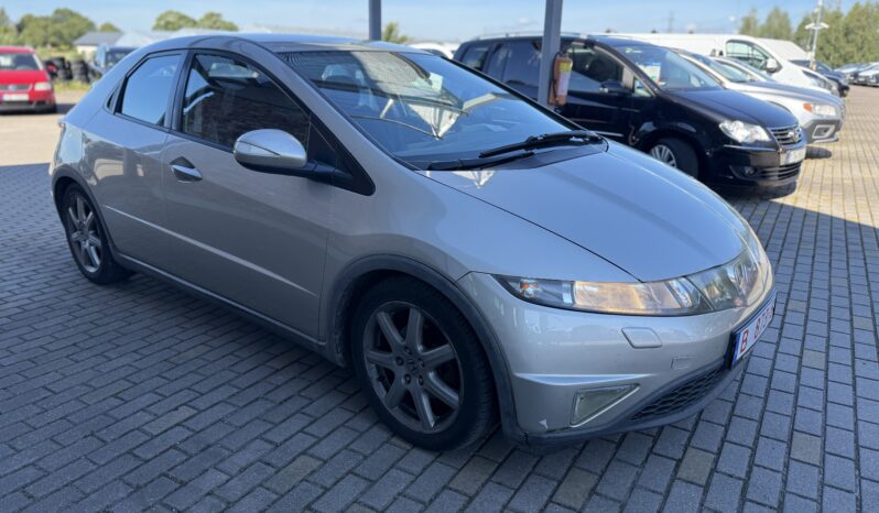 
								HONDA CIVIC pilns									