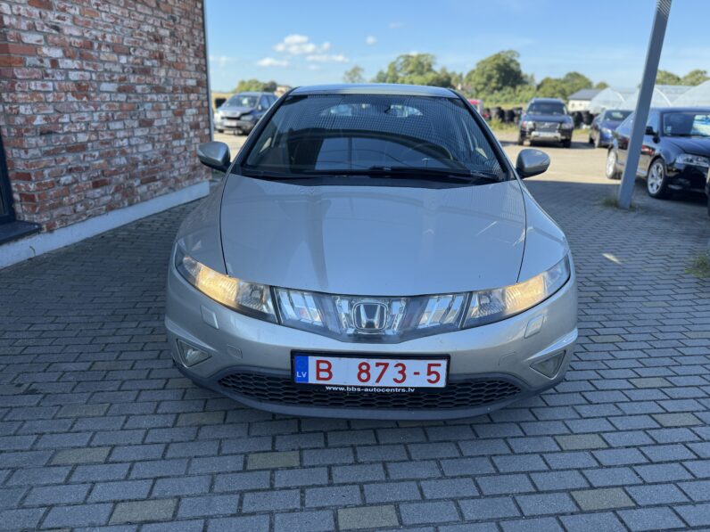 
								HONDA CIVIC pilns									