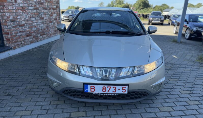 
								HONDA CIVIC pilns									