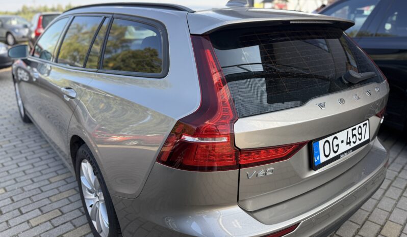 
								VOLVO V60 pilns									