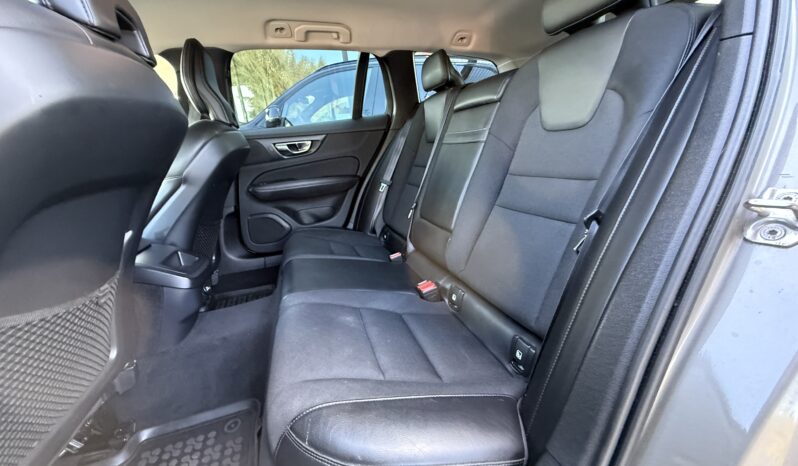 
								VOLVO V60 pilns									