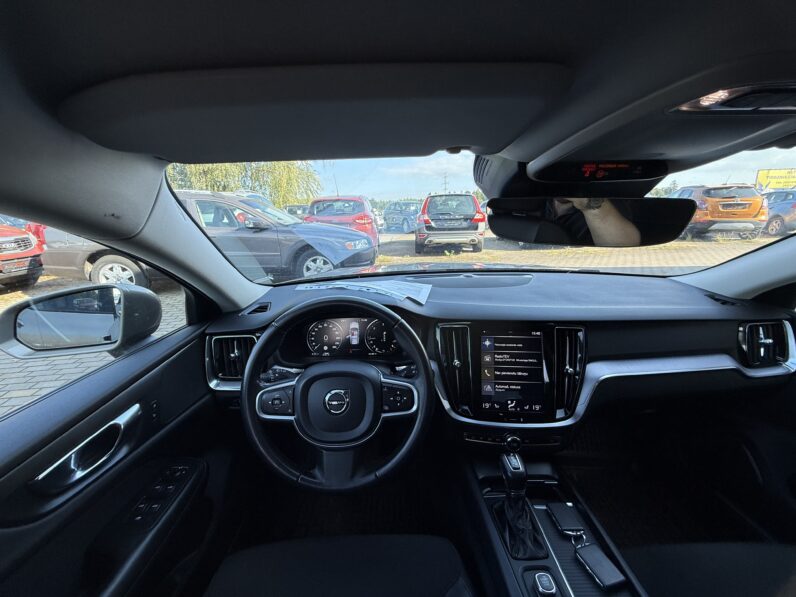 
								VOLVO V60 pilns									