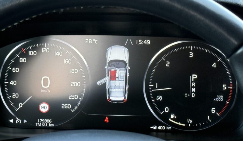 
								VOLVO V60 pilns									