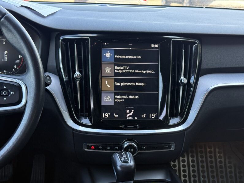 
								VOLVO V60 pilns									