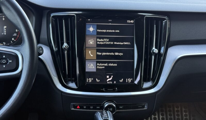 
								VOLVO V60 pilns									