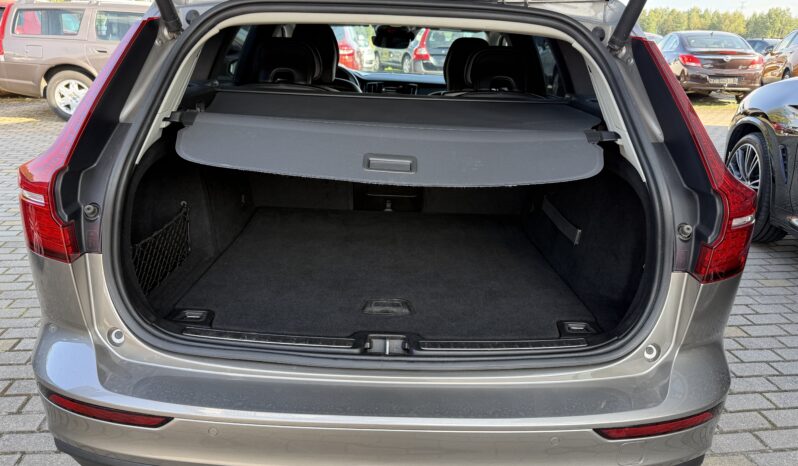
								VOLVO V60 pilns									
