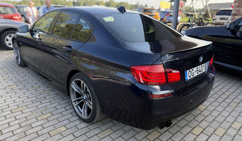 
								BMW 520 pilns									