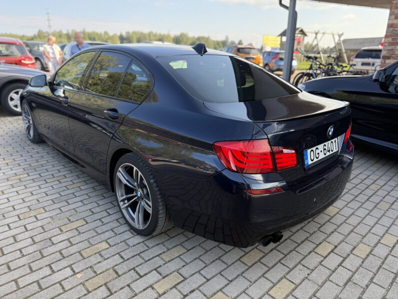 
								BMW 520 pilns									