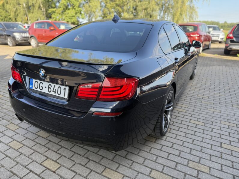
								BMW 520 pilns									