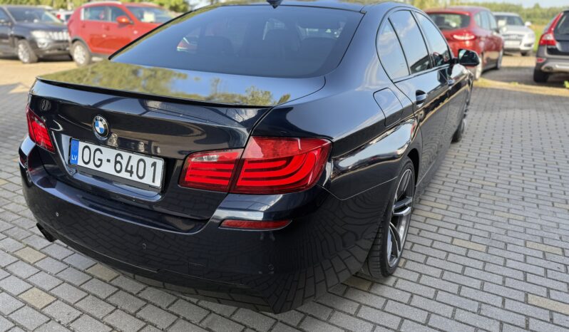 
								BMW 520 pilns									