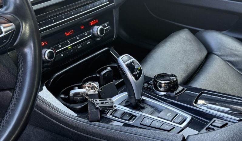 
								BMW 520 pilns									