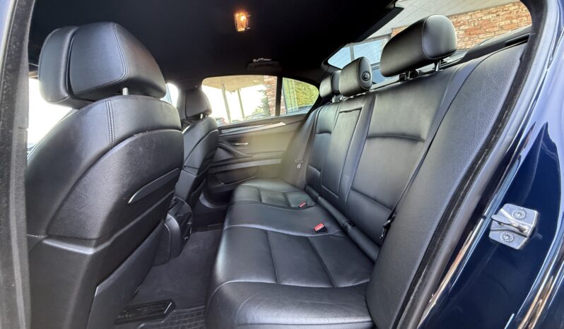 
								BMW 520 pilns									