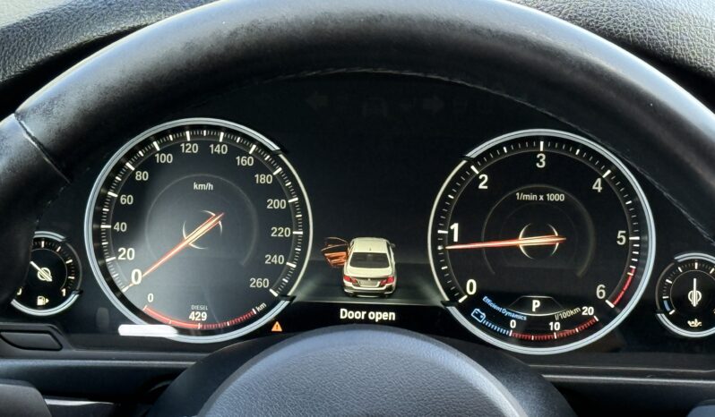 
								BMW 520 pilns									