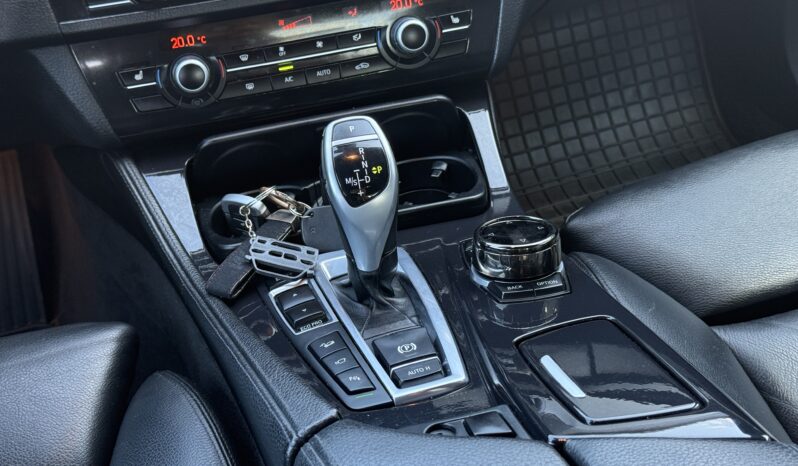 
								BMW 520 pilns									