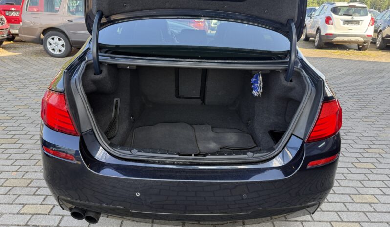 
								BMW 520 pilns									