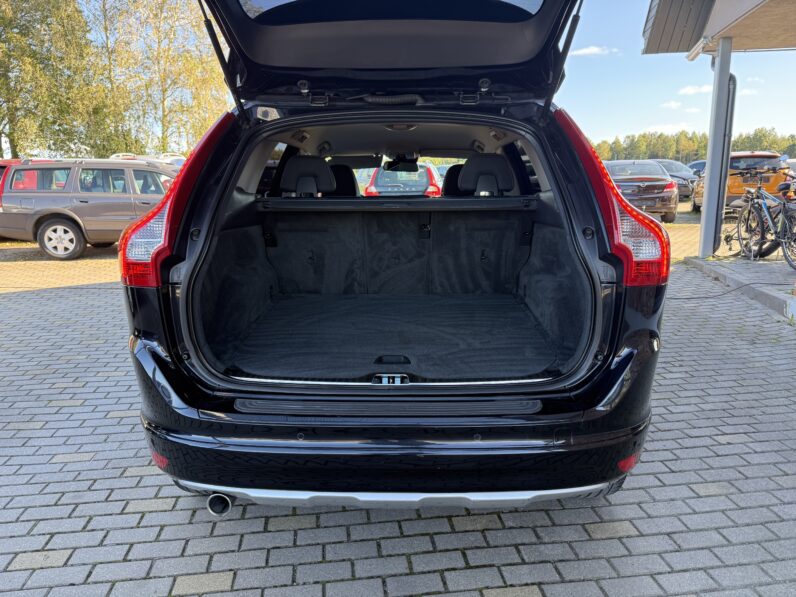 
								VOLVO XC60 pilns									