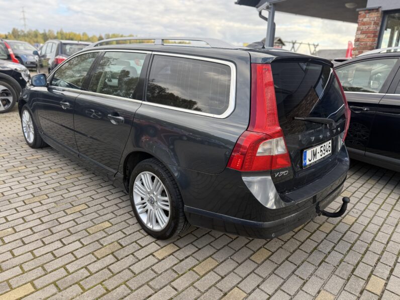
								VOLVO V70 pilns									