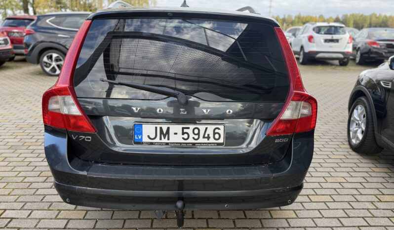 
								VOLVO V70 pilns									