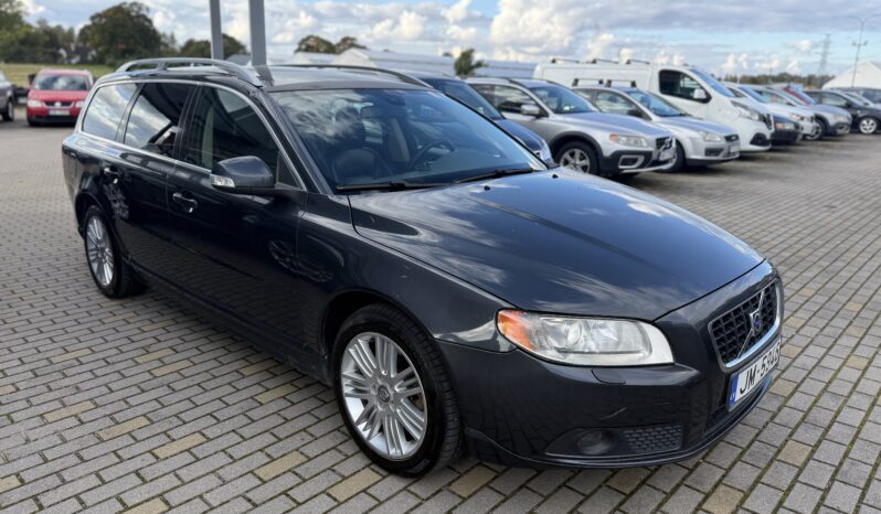 
								VOLVO V70 pilns									