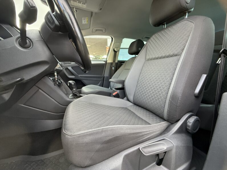 
								VW TIGUAN pilns									