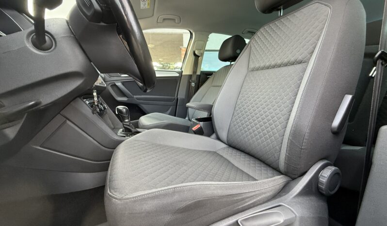 
								VW TIGUAN pilns									