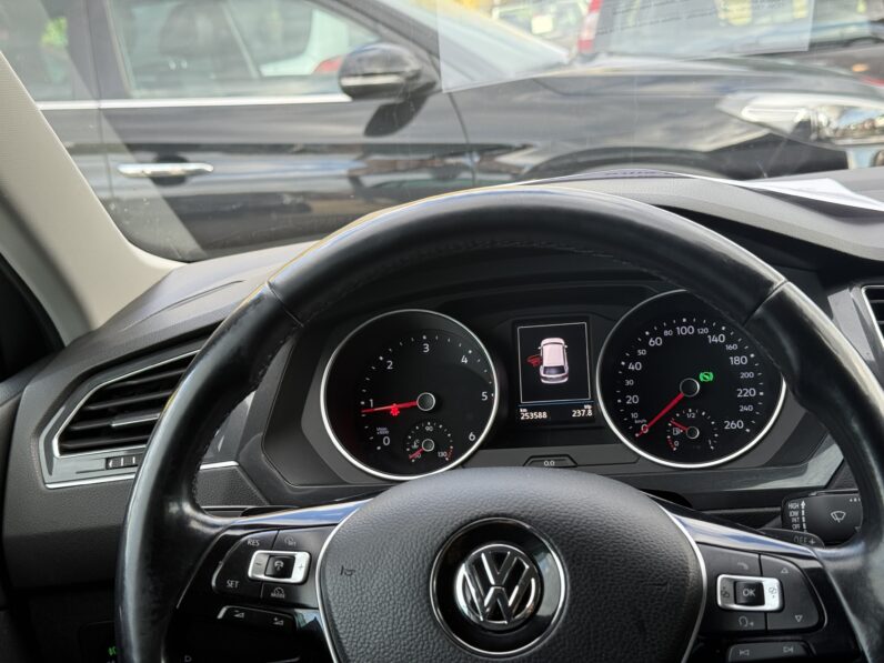 
								VW TIGUAN pilns									