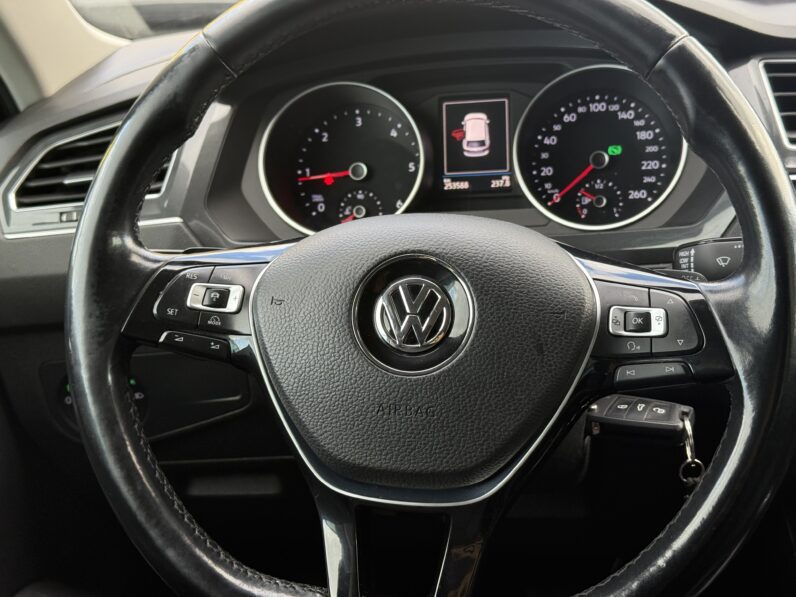 
								VW TIGUAN pilns									