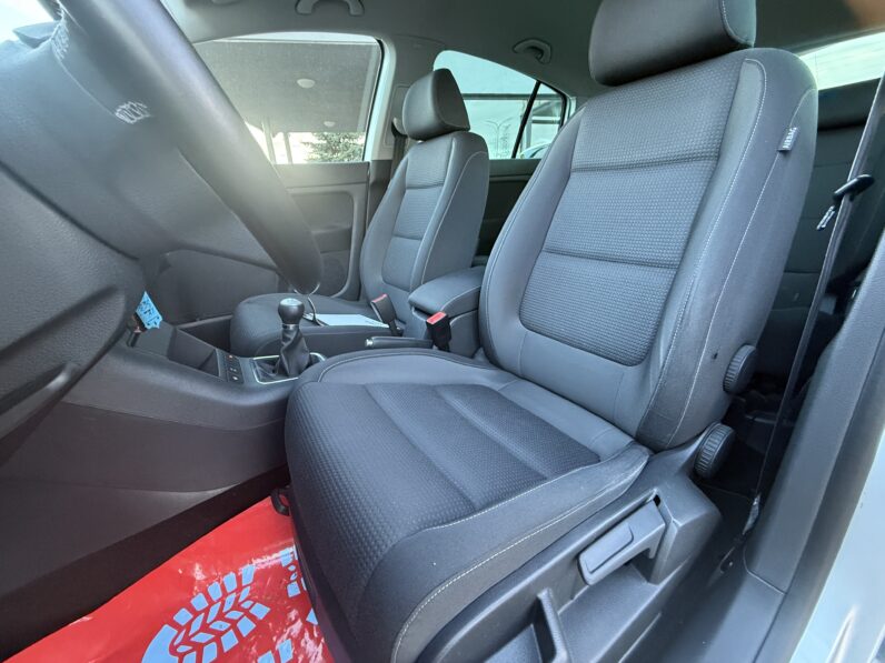 
								VW GOLF PLUS pilns									