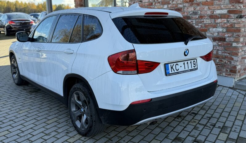 
								BMW X1 pilns									