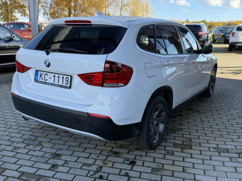 
								BMW X1 pilns									