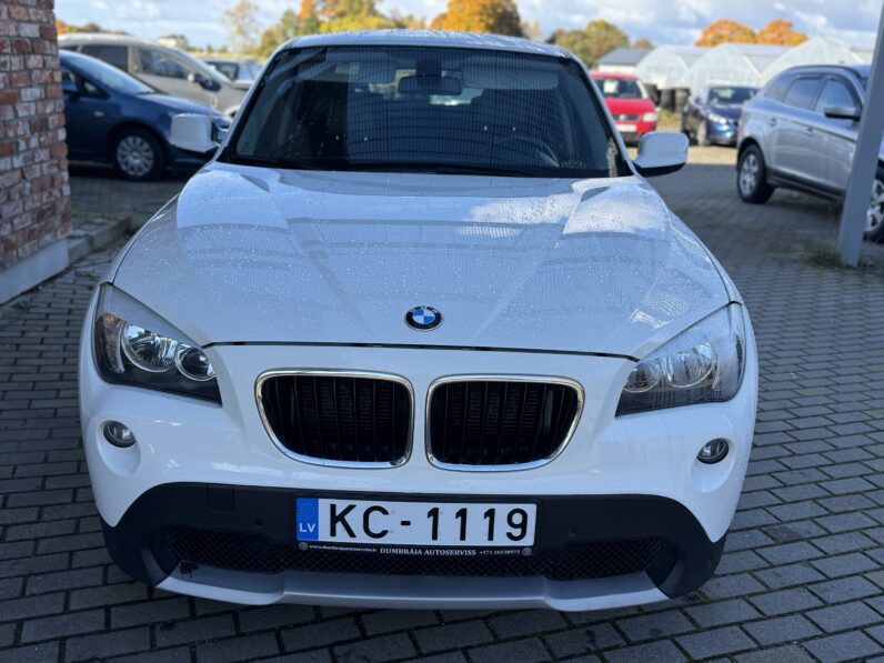 
								BMW X1 pilns									