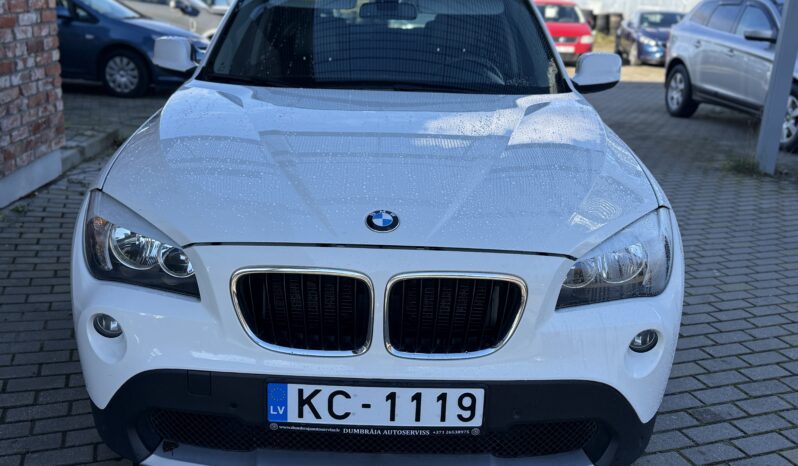 
								BMW X1 pilns									