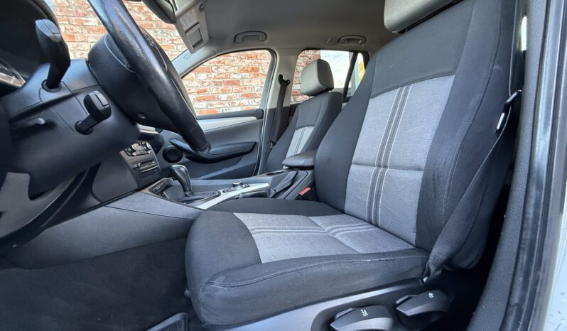 
								BMW X1 pilns									