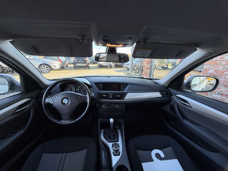 
								BMW X1 pilns									