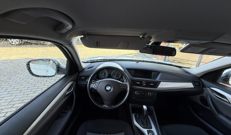 
								BMW X1 pilns									