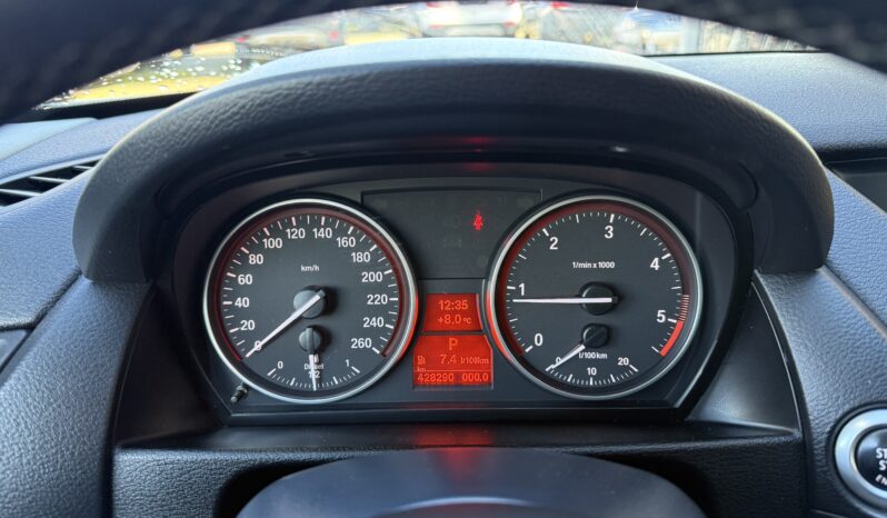 
								BMW X1 pilns									