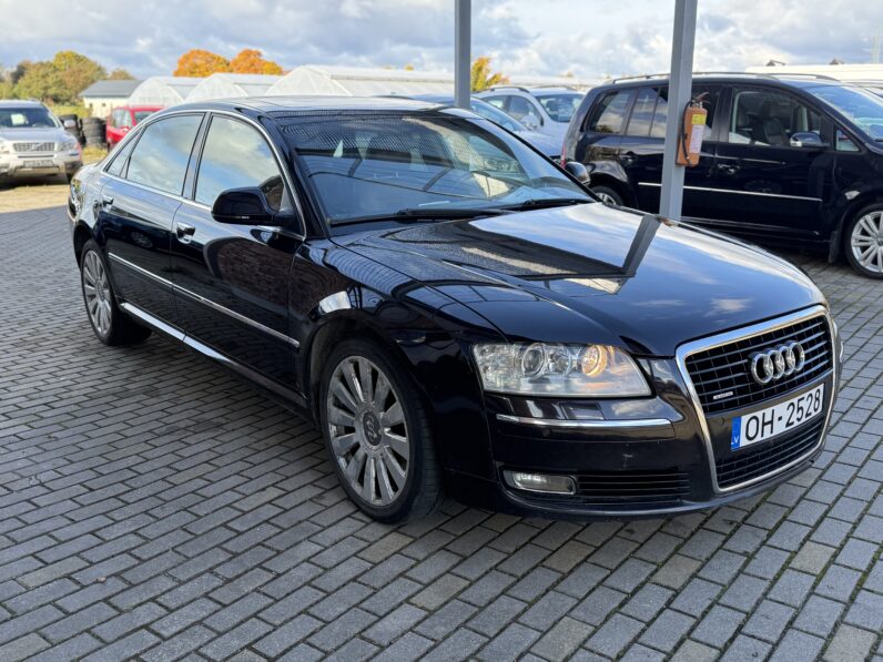 
								AUDI A8L pilns									