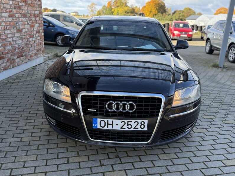 
								AUDI A8L pilns									