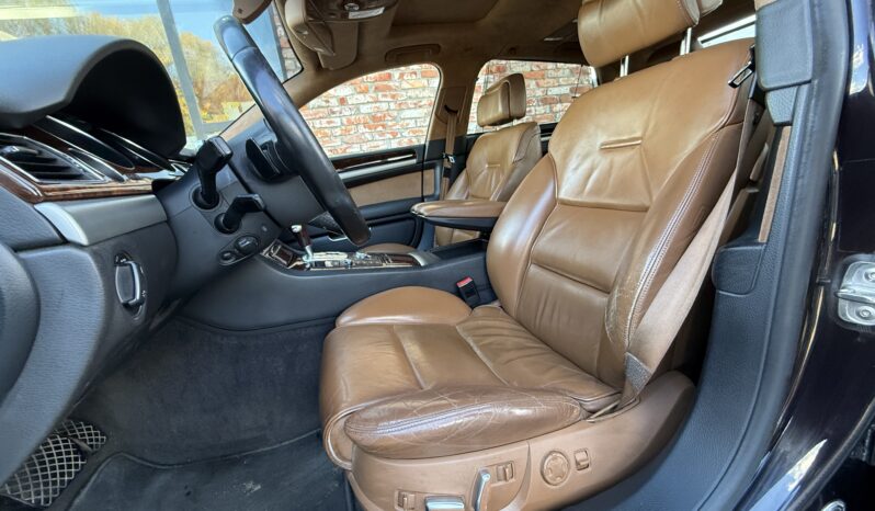 
								AUDI A8L pilns									