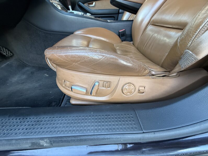 
								AUDI A8L pilns									