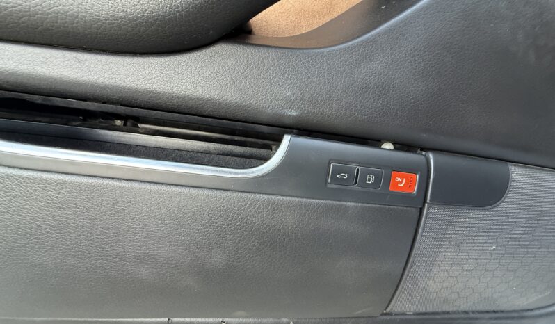 
								AUDI A8L pilns									