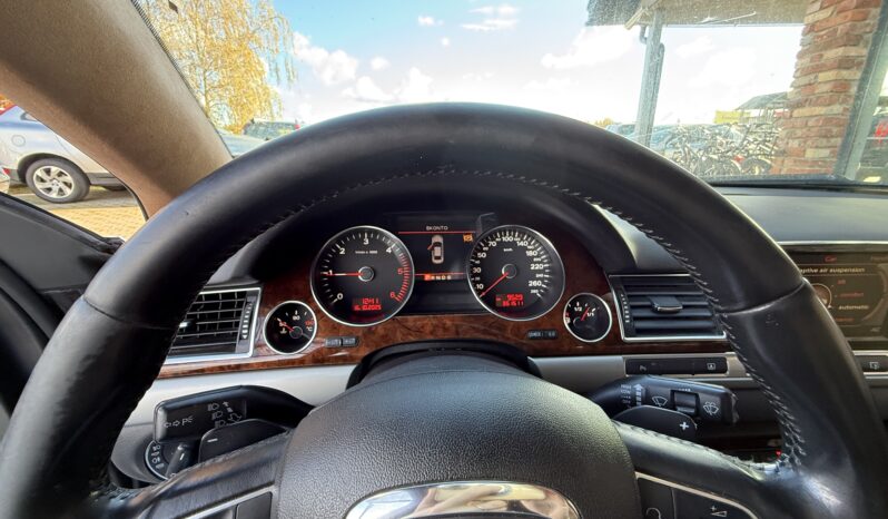 
								AUDI A8L pilns									