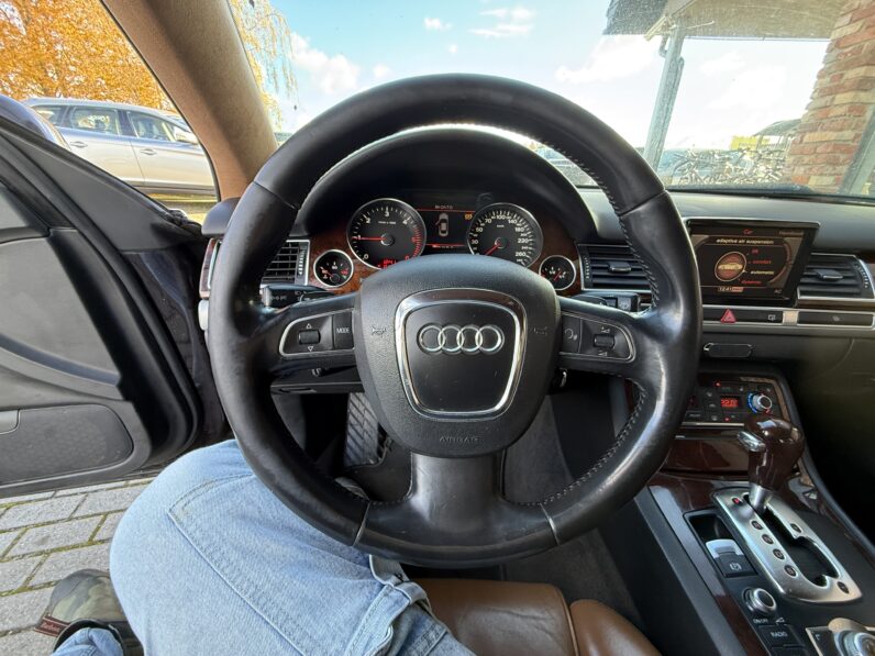 
								AUDI A8L pilns									