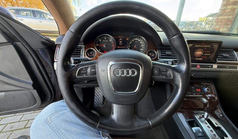 
								AUDI A8L pilns									