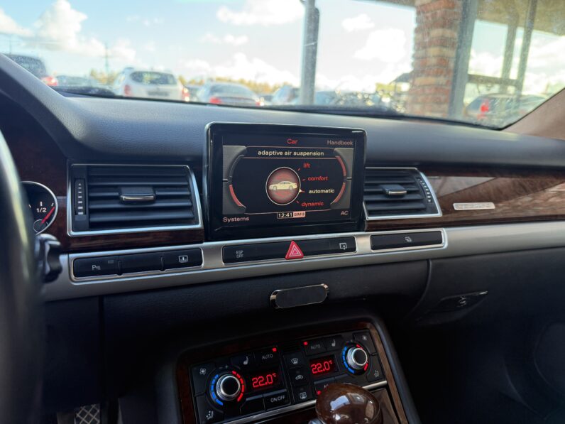 
								AUDI A8L pilns									