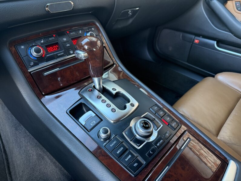
								AUDI A8L pilns									