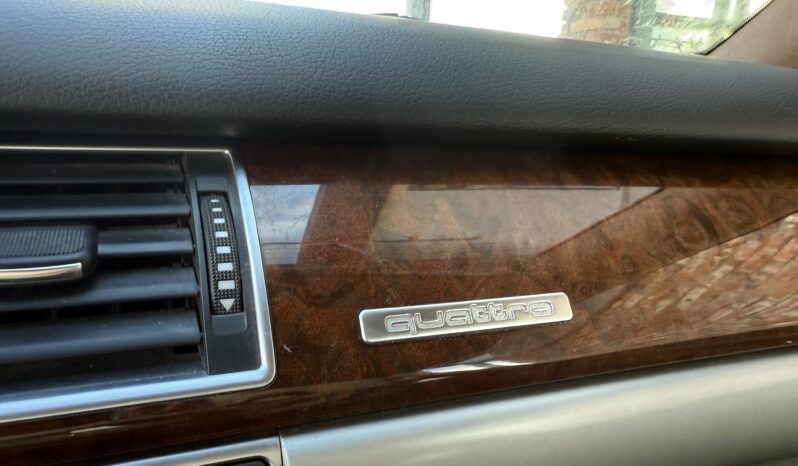 
								AUDI A8L pilns									